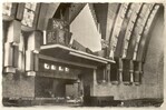 Interieur van de in 1968 door brand verwoeste kerk uit 1928.
              <br/>
              ansichtkaart te vinden op relikwi.nl, onbekend